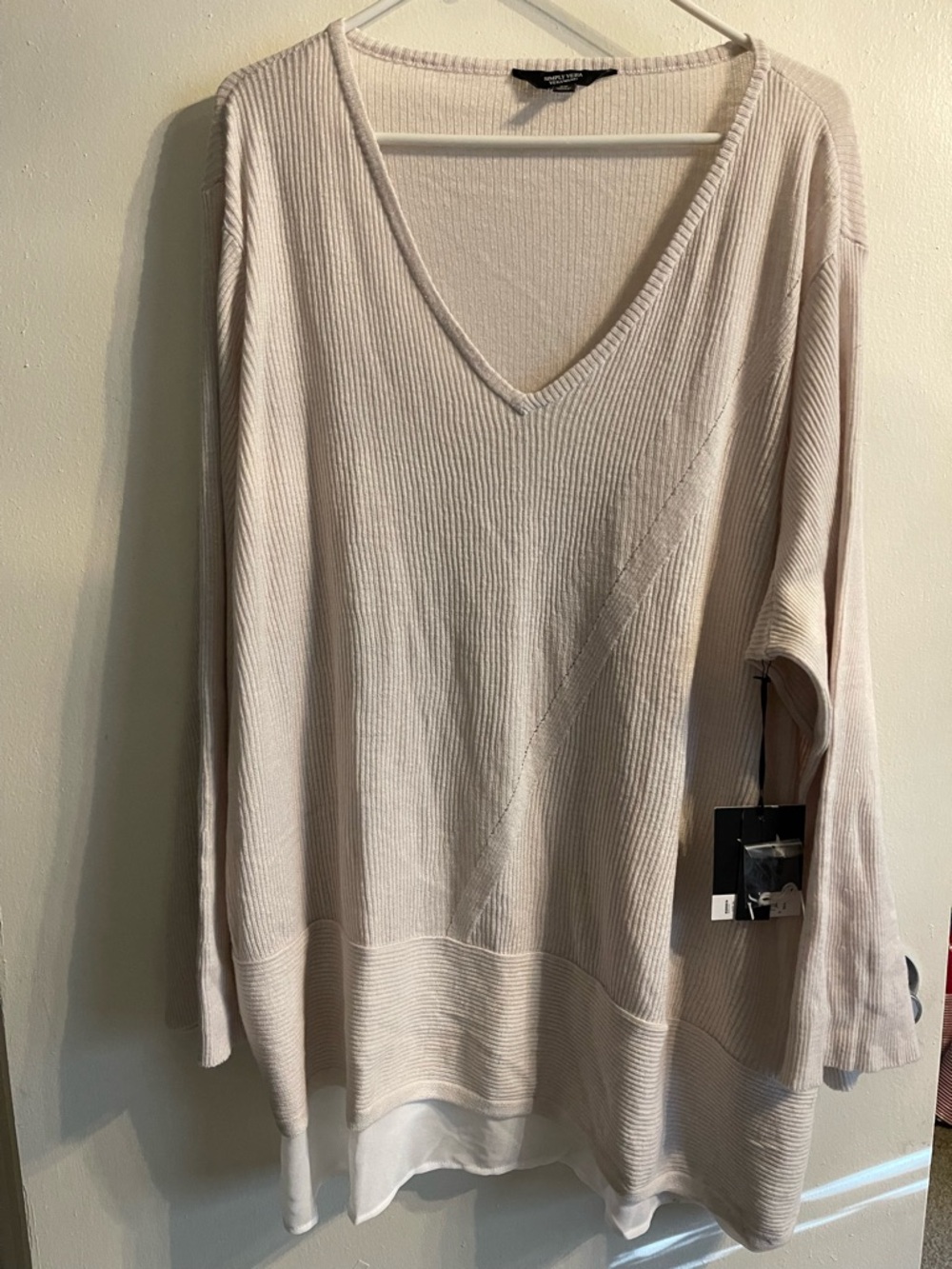Simply Vera NWT Light Beige V-Neck Ribbed Blouse with Layered Hem 2x